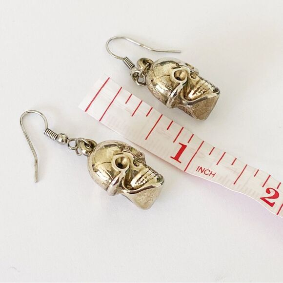Silver skull Halloween spooky drop earrings - Picture 5 of 6
